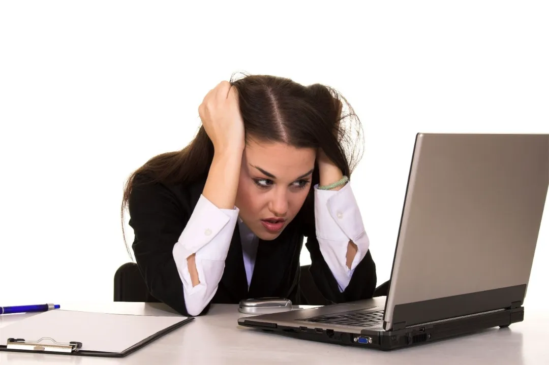 Căng thẳng, áp lực từ công việc sẽ khiến tình trạng rụng tóc trở nên tồi tệ hơn