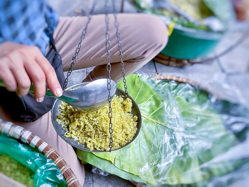 Gánh cốm bán rong