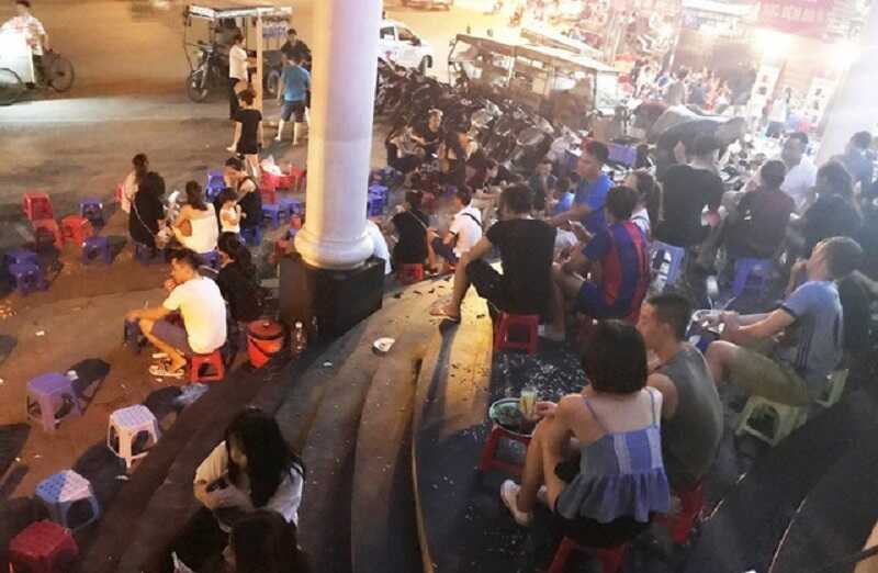 Trà đá vỉa hè Hà Nội