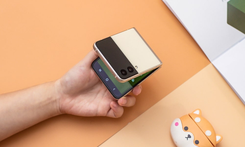 Việc tăng kích thước màn hình phụ giúp bạn sử dụng thiết bị tiện lợi hơn