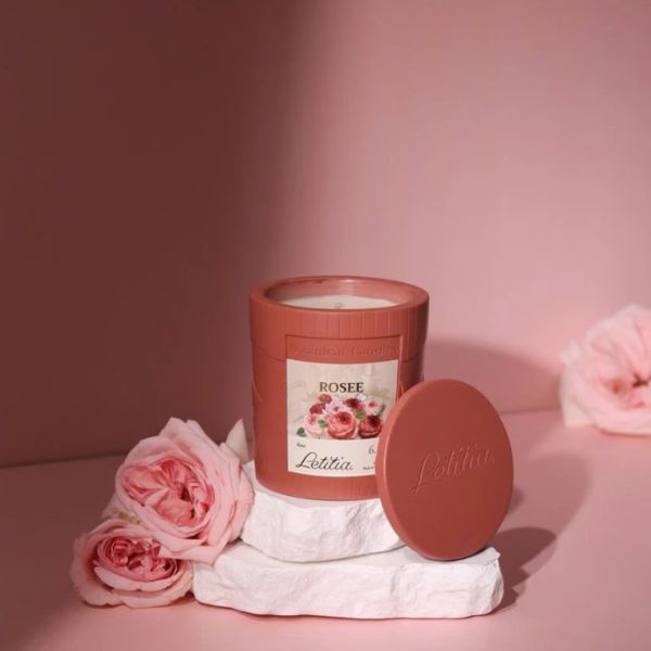 Nến thơm Rosee - Hương hoa hồng ấm, sâu và giàu cảm xúc