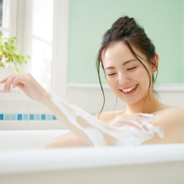 Cách sử dụng sữa tắm thơm lâu giữ mùi trên cơ thể