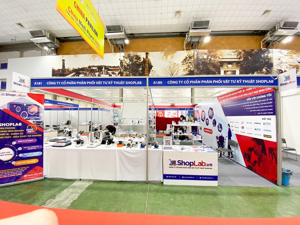 Gian hàng ShopLab tại Triển lãm Vietnam Medi - Pharm 2023 có quy mô rộng, được thiết kế tinh tế.