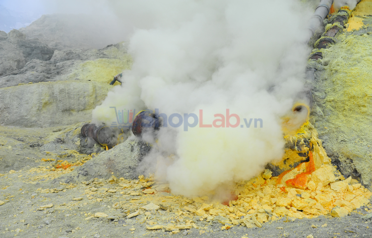 Khai thác lưu huỳnh trong tự nhiên