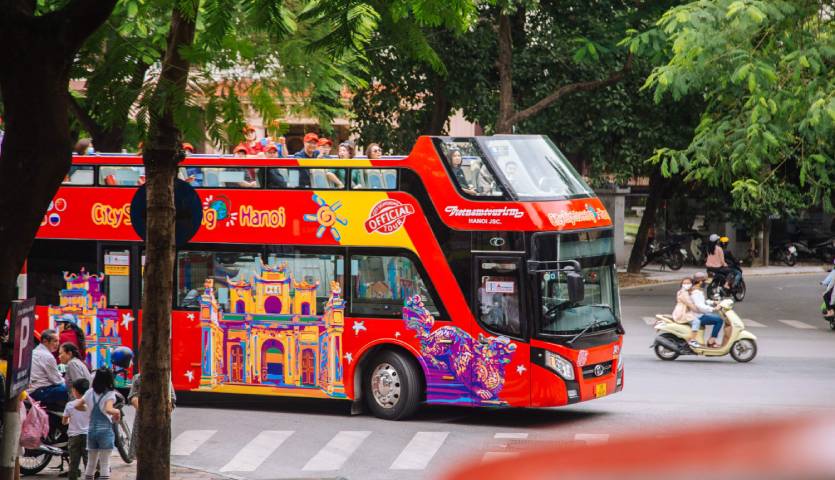 double-decker-bus-hanoi