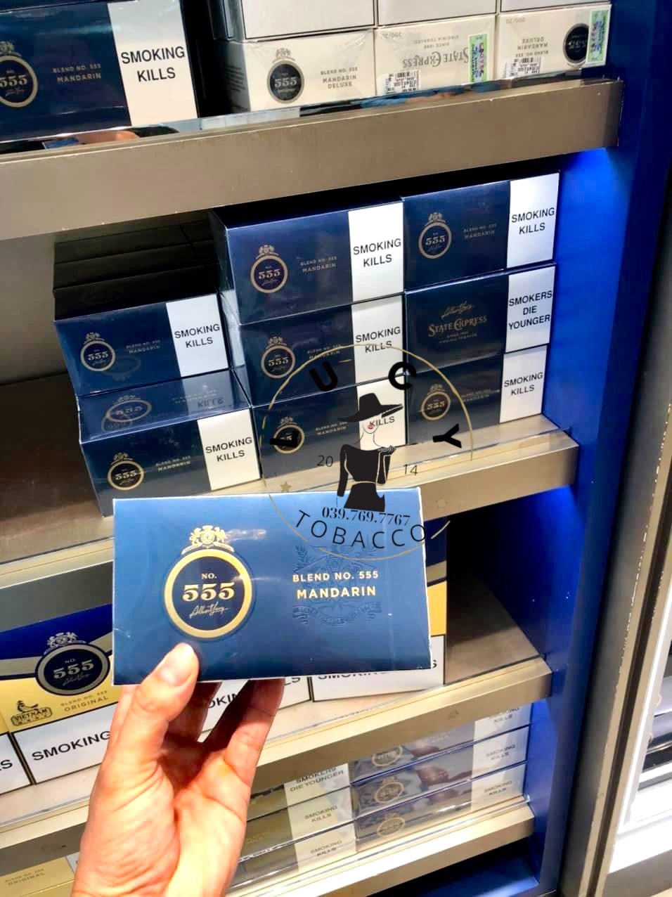 Thuốc lá 555 Madarin cây vuông màu xanh có gói dẹp 2 ngăn màu xanh thường hay gọi là 555 Dẹt xanh