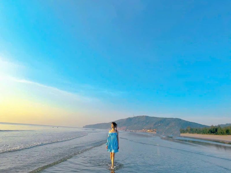 Biển Quỳnh không ồn ào tấp nập rất nhẹ nhàng, thơ mộng
