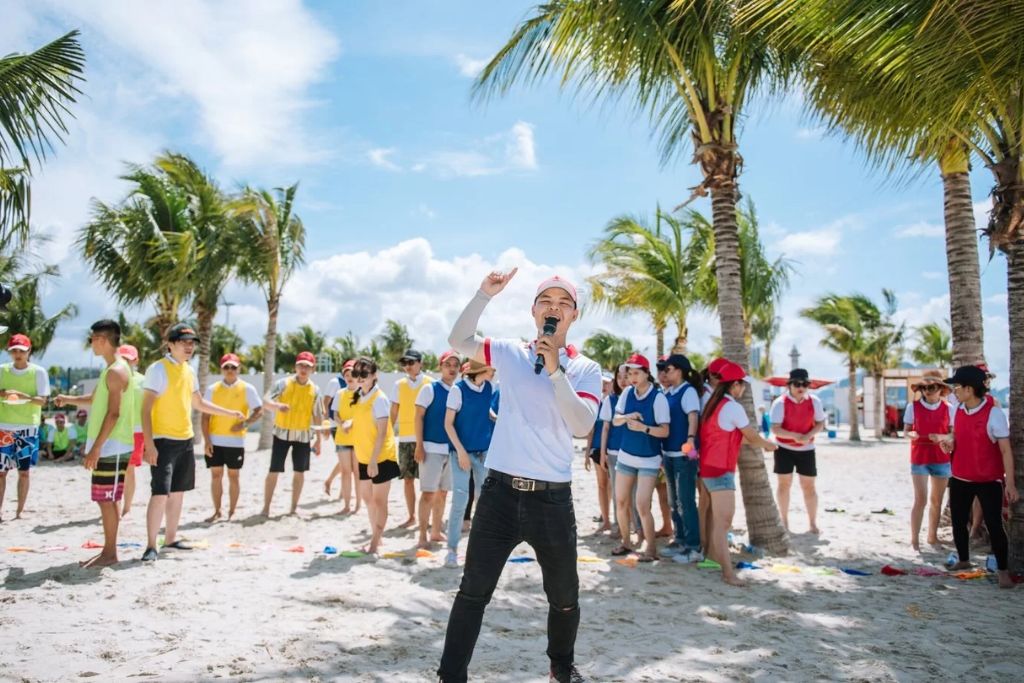Team building bãi biển tại Sầm Sơn