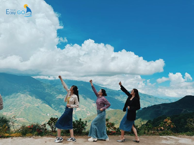 Cùng nhau post những dáng vui nhộn, tinh nghịch khi đi cùng đám bạn