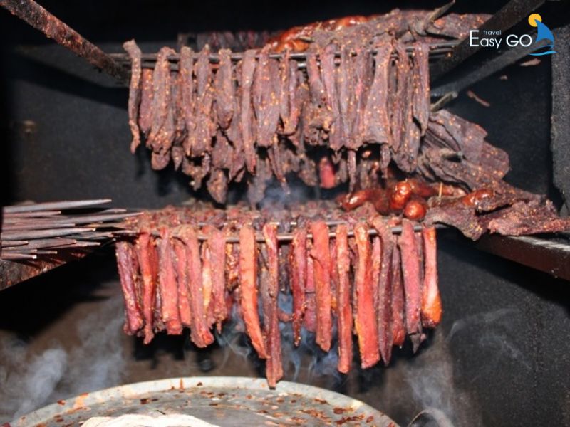 Thịt trâu gác bếp với hương vị núi rừng đậm đà