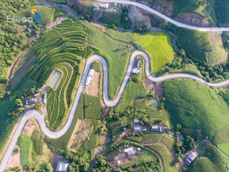 Cảnh quan từ trên cao xuống của Tà Xùa