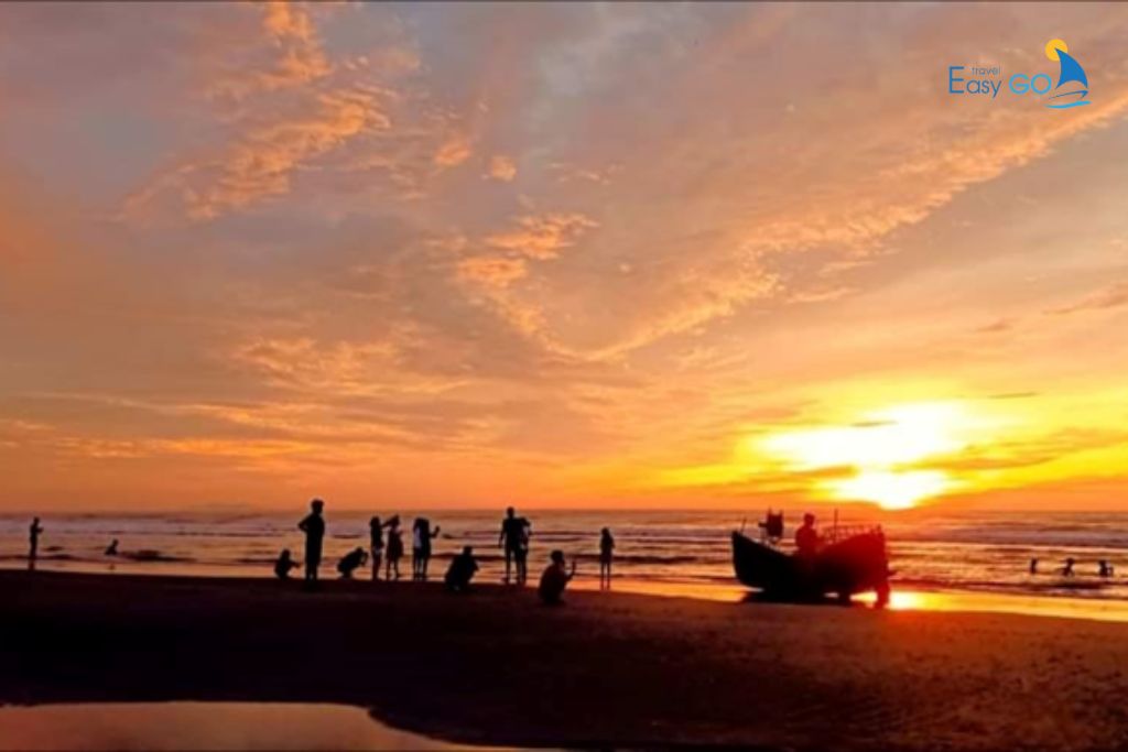 Bình minh tại biển Quỳnh Nghĩa