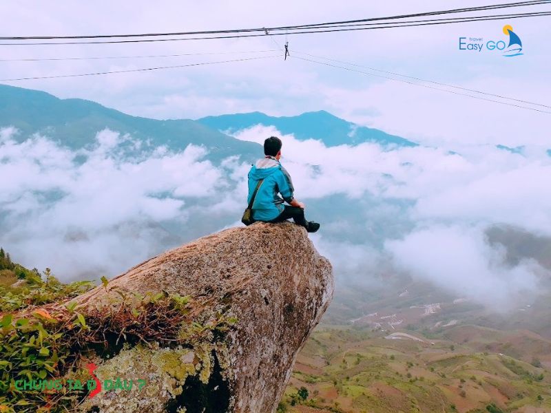 Điểm săn mây độc đáo - Mỏm đá đầu