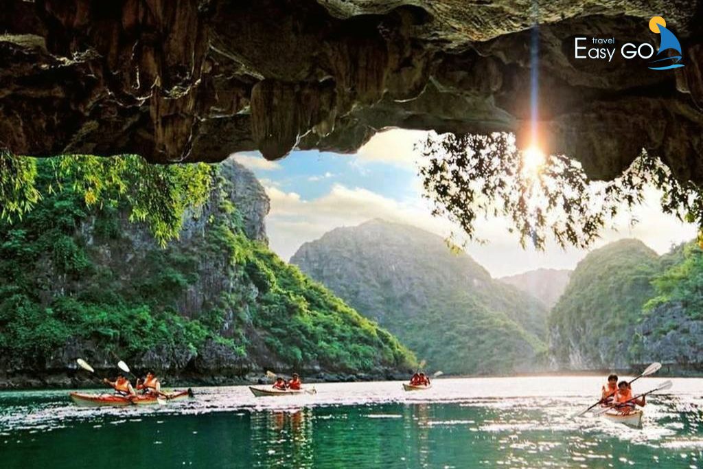 Chèo thuyền kayak qua Hang Sáng