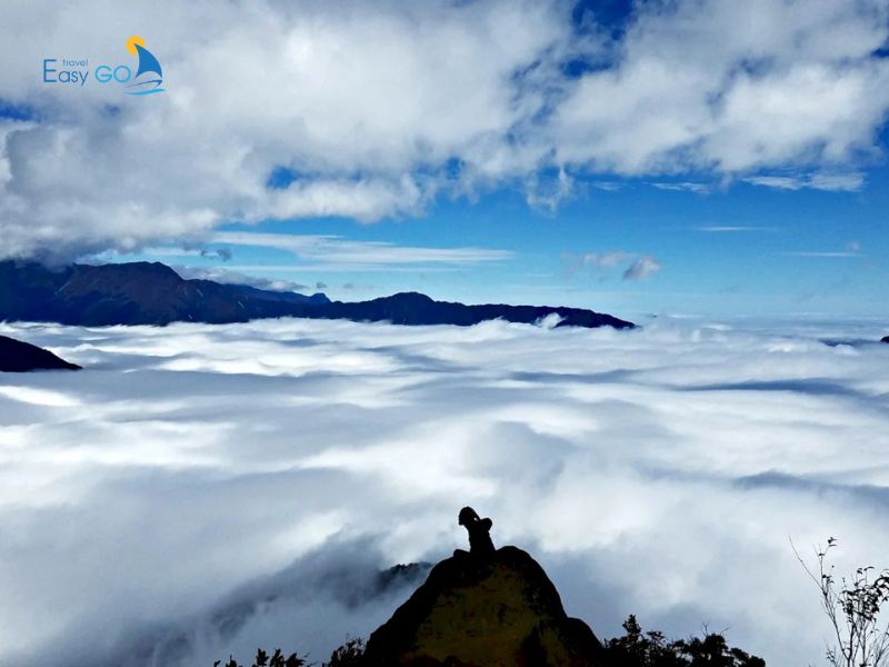 Tà xùa đẹp nhất với biển mây dày đặc vào tháng 10 đến tháng 4