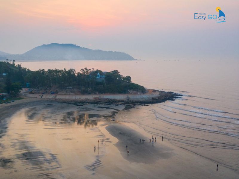 Bãi biển Quỳnh Phương có gì