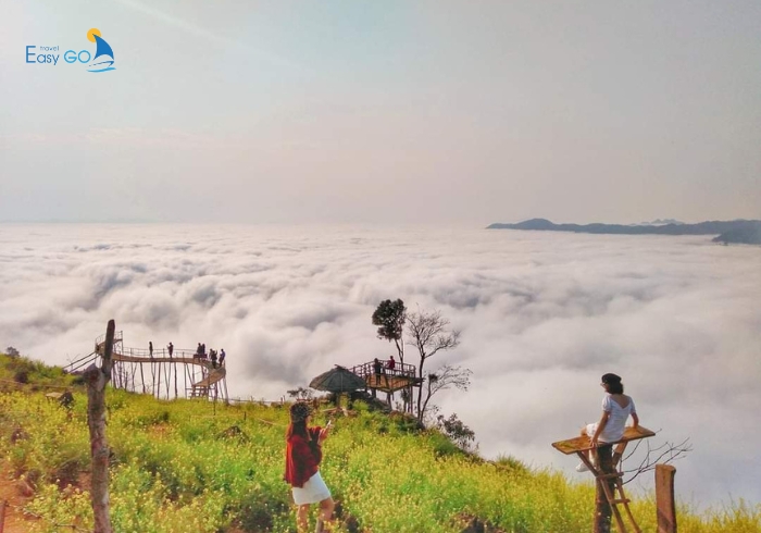 Ngắm nhìn biển mây hang Kia Pà Cò