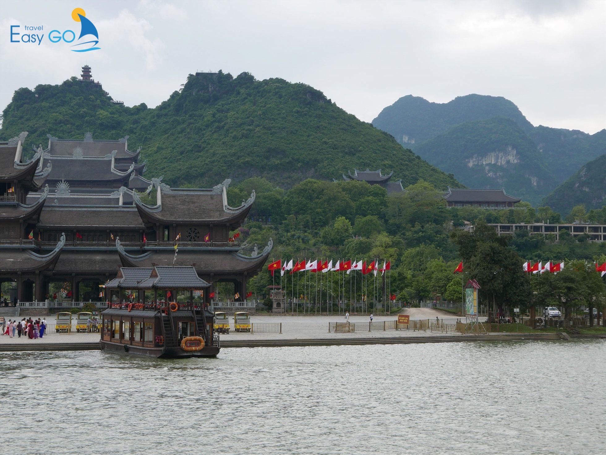 Chiêm bái, vãn cảnh tại quần thể chùa Tam Chúc