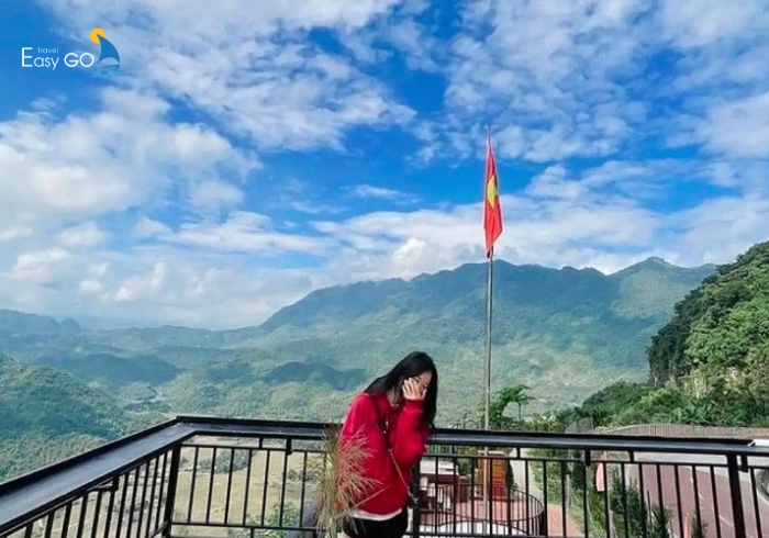 Check-in tại cột cờ Mai Châu