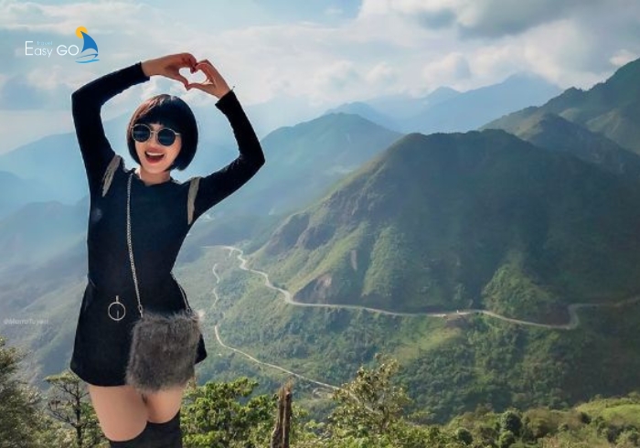 Chụp ảnh tạo dáng tay hình trái tim