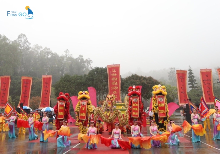 Lễ hội đền Vua Mai