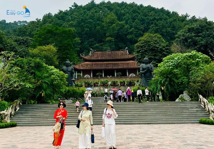 Đi lễ hội du xuân đầu năm