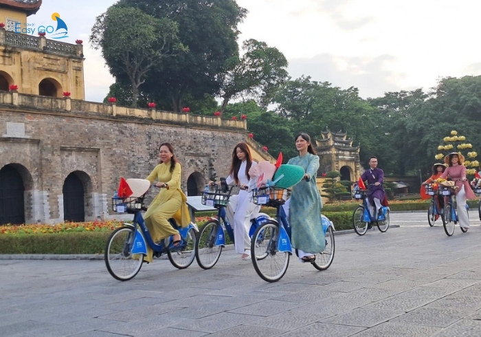 Du xuân tại Hà Nội