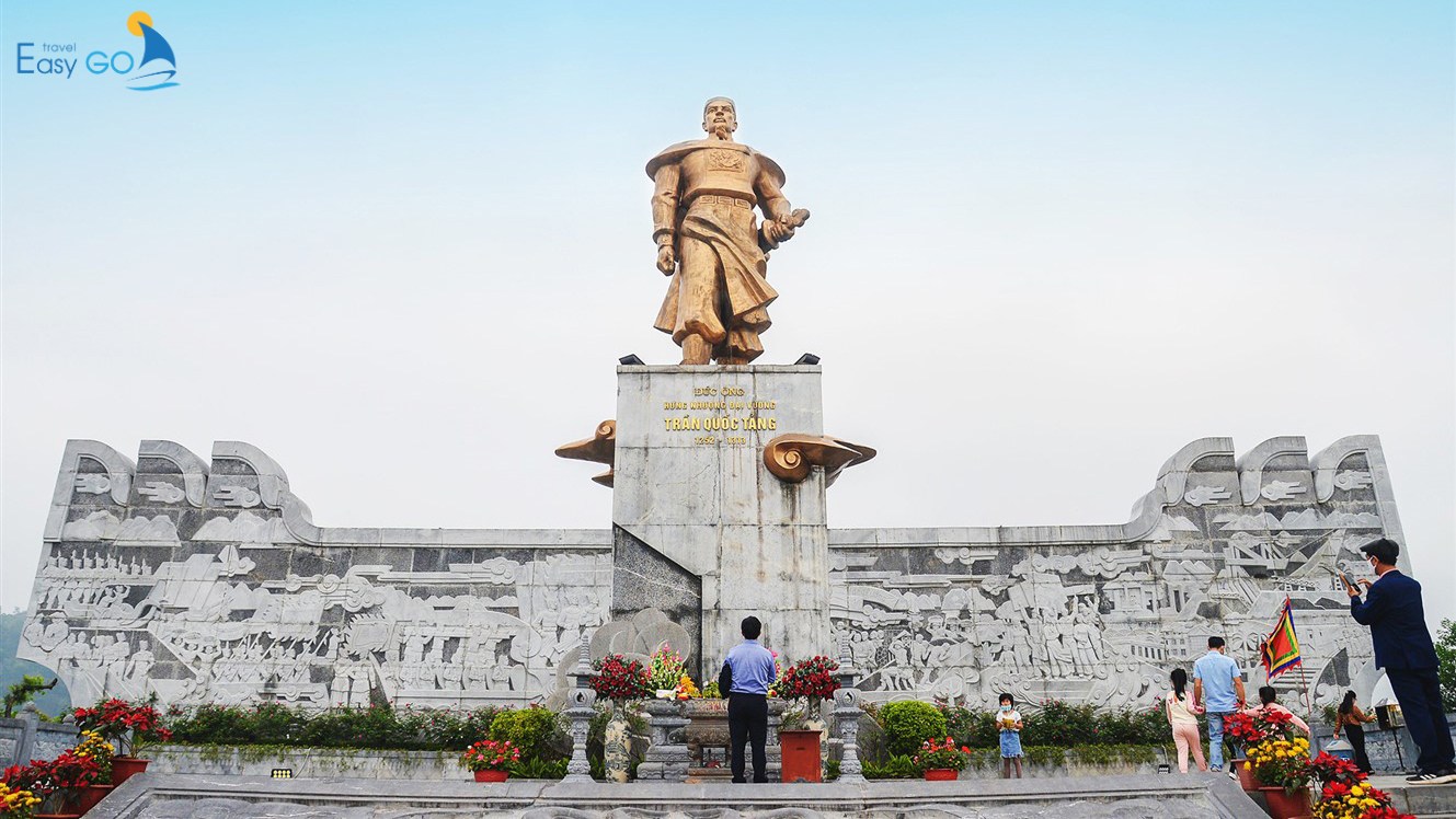 Ghé thăm đền Cửa Ông