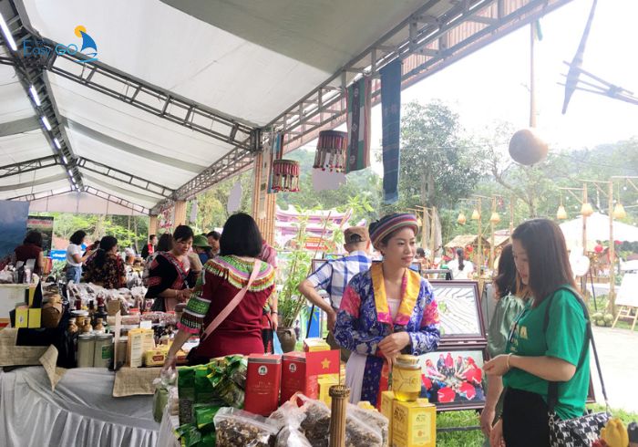 Trưng bày sản phẩm đặc sản tỉnh Hà Giang