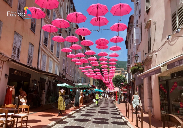 Con phố rực rỡ ở Grasse