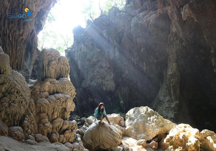 Không gian bên trong hang Chiều