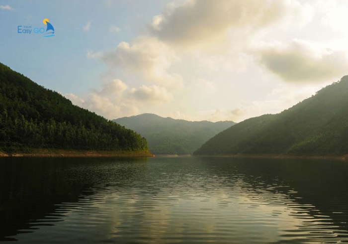 Săn mây ở hồ Xạ Hương