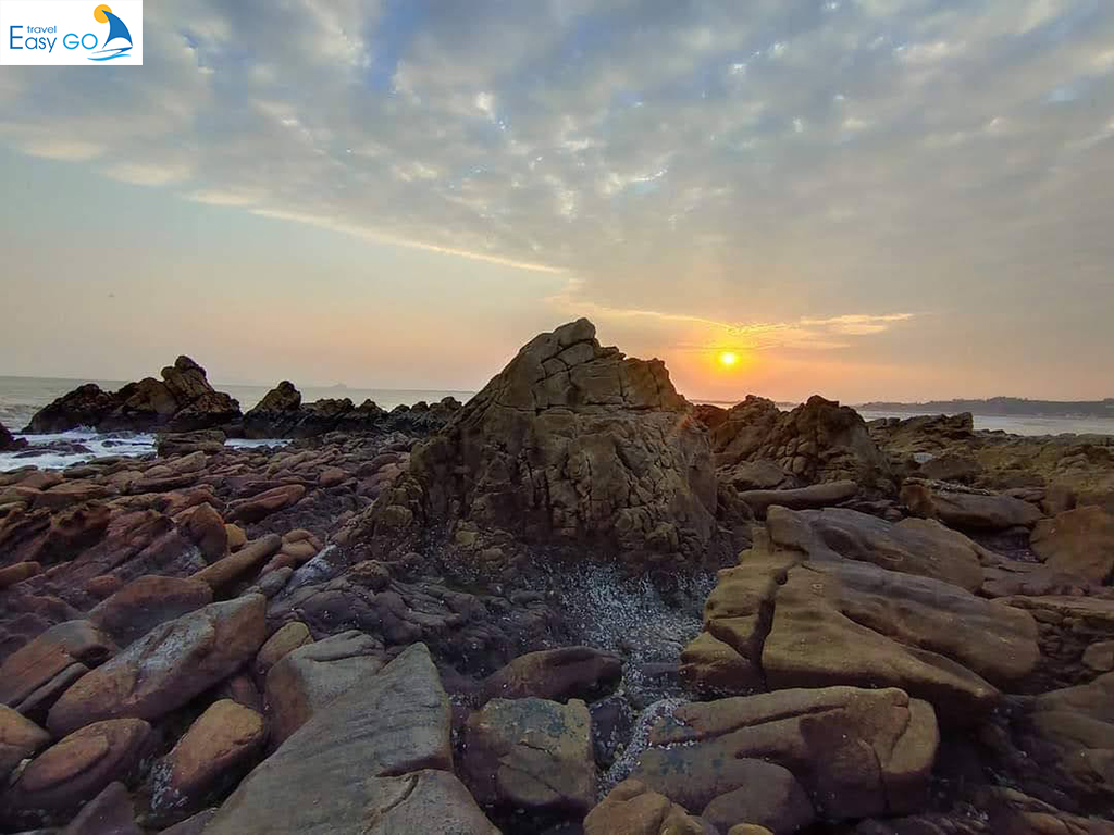 Bình minh trên bãi biển Quỳnh Nghĩa