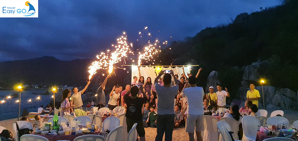 Gala dinner, tiệc tùng trên bãi biển Quỳnh Bảng