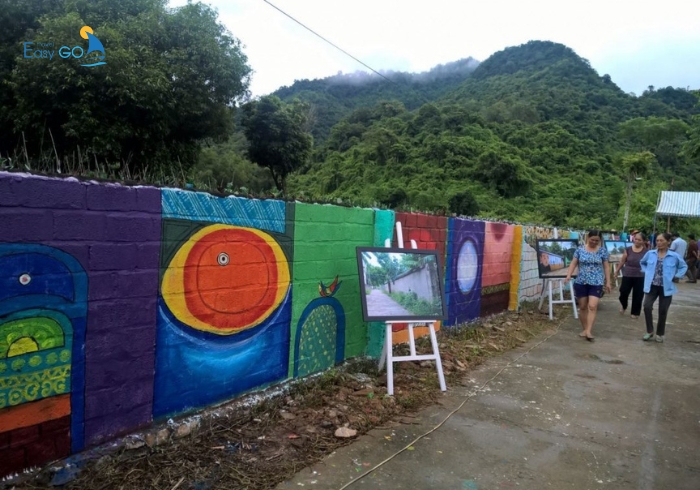 Những bức tranh sơn tường tại làng bích họa Hải Sơn