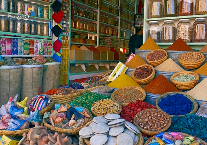 Hàng bán gia vị ở chợ Morocco