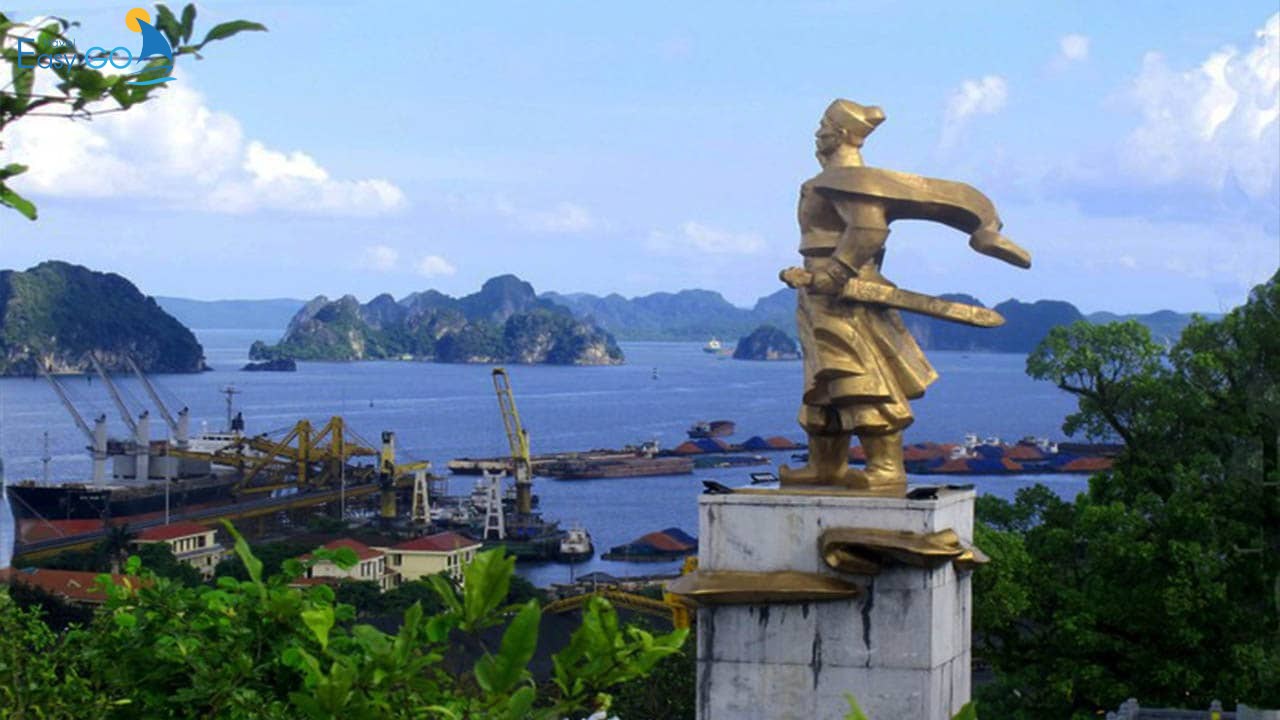 Pho tượng Đức Ông hướng mặt ra biển