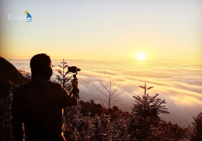 Săn mây trên đỉnh Tây Côn Lĩnh