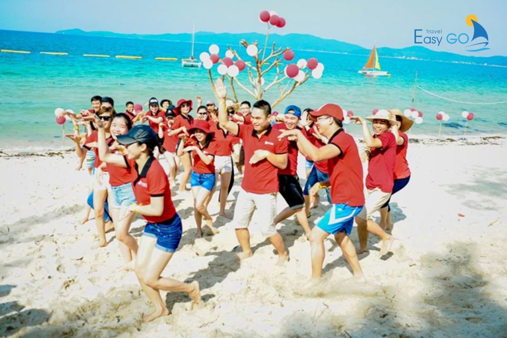Team building trên bãi biển