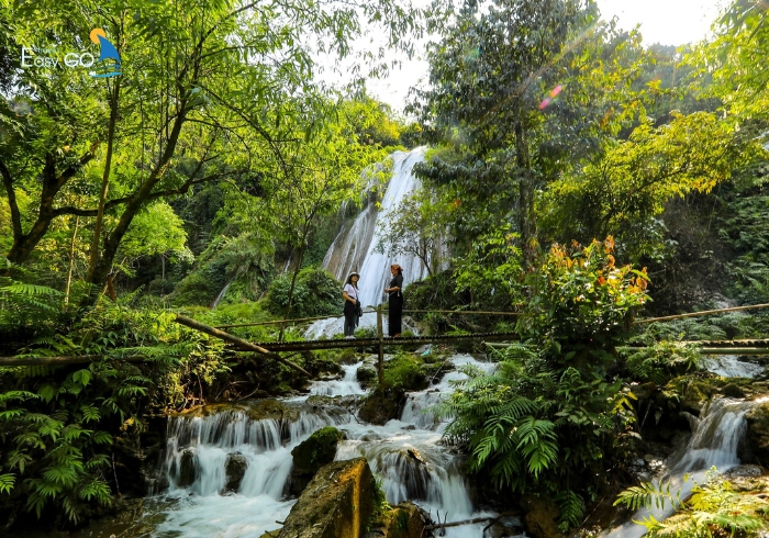 Thư giãn tại thác Tạt Nàng