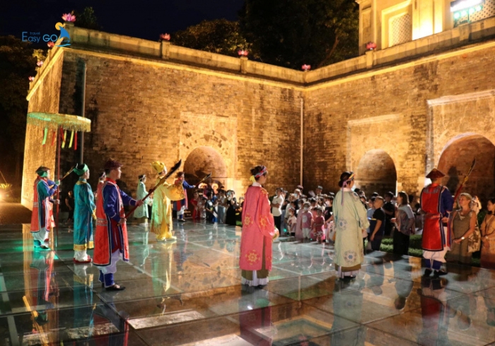 Tour đêm Hoàng Thành Thăng Long