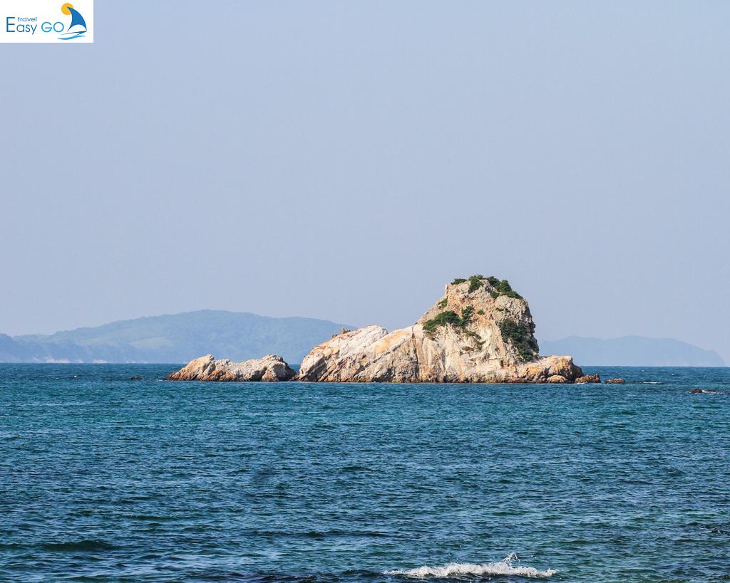 Hòn Sư Tử uy nghiêm giữa vùng biển Cô Tô