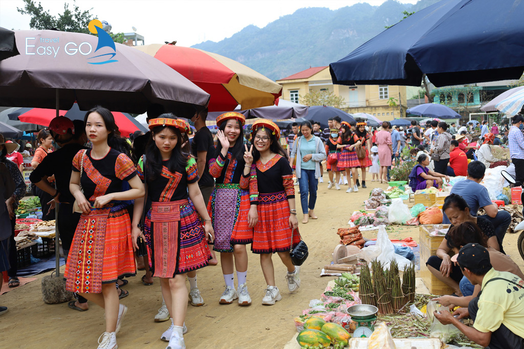 chợ phiên của người Thái Mai Châu Hoà Bình
