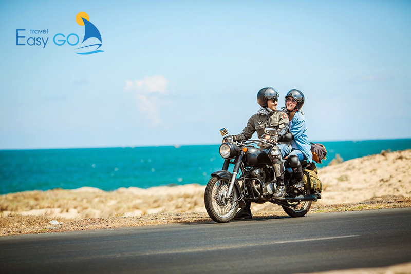 Đi Mộc Châu bằng xe máy nên chọn trang phục đơn giản, gọn nhẹ