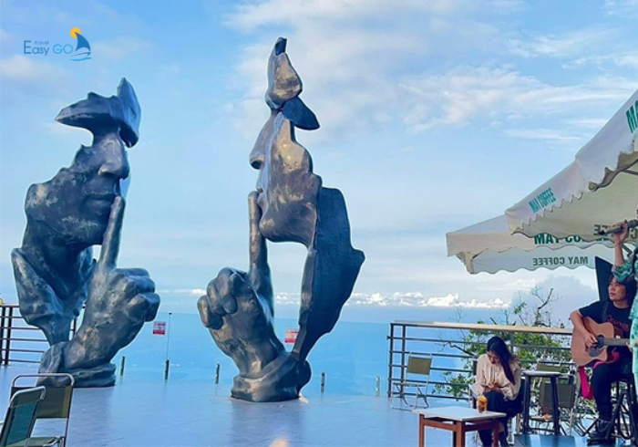 View săn mây ở quán cafe ở cote 1100