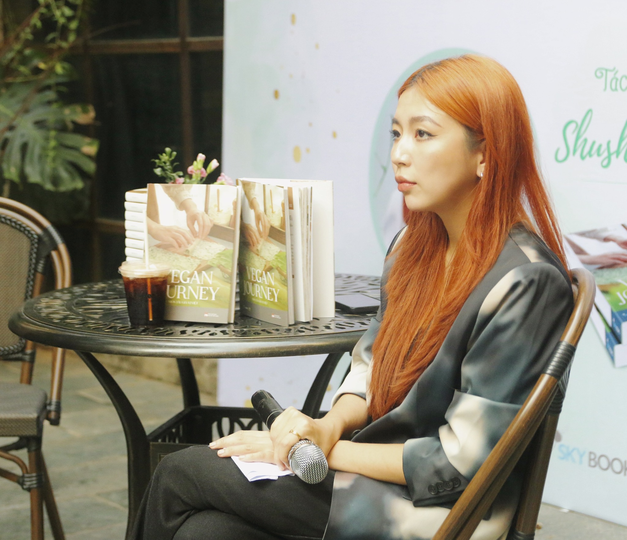 Tác giả Shushu Lê trong buổi ra mắt cuốn sách đầu tay "Vegan Journey" - Món tây gia vị Việt 