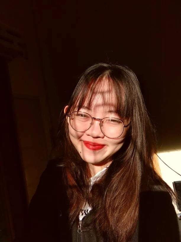 Nhân vật "quyền lực" đứng sau page Xanh Lam là bạn Hồ Dương Mộng Tuyền, hay còn được biết đến với nghệ danh Lam.