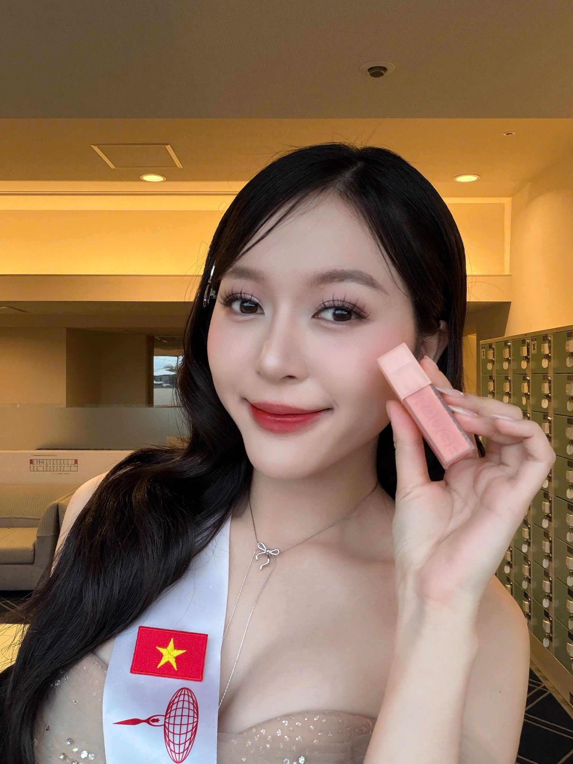 Hoa Hậu Kiều Duy cùng Son Quýt DL28