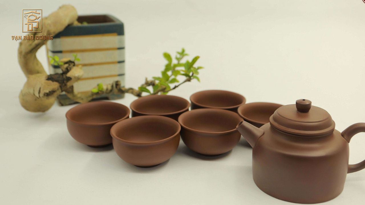 Sự khác biệt giữa ấm chén tử sa và ấm chén gốm