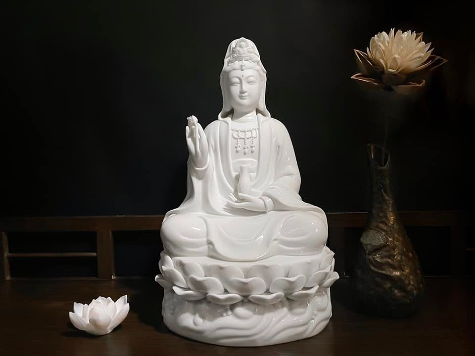 TƯỢNG QUAN ÂM BẠCH SỨ